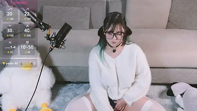 Snapshot of Yu_UwU_ chatting on 02/18/25, 12:49 Yu UwU  online show from 02/18/25, 12:49