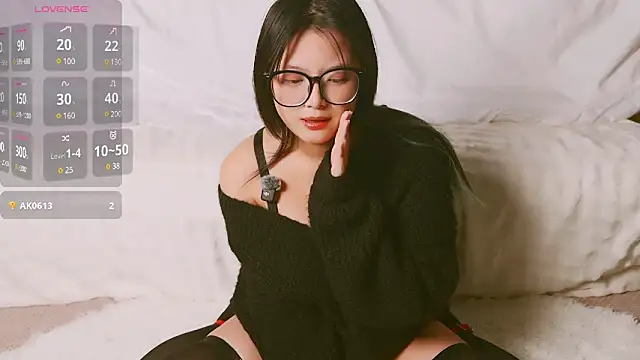 Snapshot of Yu_UwU_ chatting on 03/04/25, 12:44 Yu UwU  online show from 03/04/25, 12:44