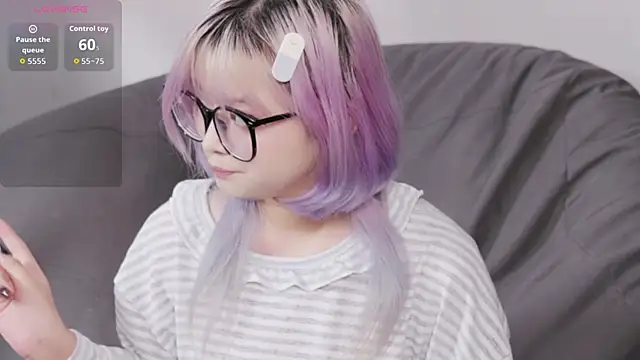 Snapshot of Yu_UwU_ chatting on 10/05/25, 01:53 Yu UwU  online show from 10/05/25, 01:53