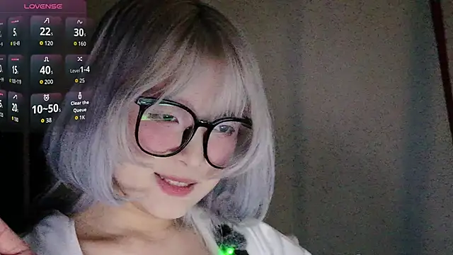 Snapshot of Yu_UwU_ chatting on 10/30/25, 01:23 Yu UwU  online show from 10/30/25, 01:23