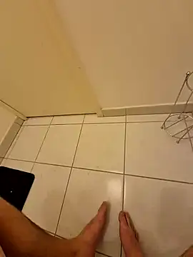 Snapshot of Maxoux02 chatting on 12/23/24, 11:06 Maxoux02 online show from 12/23/24, 11:06