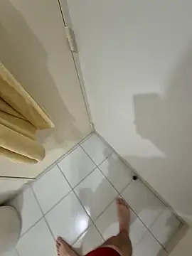 Snapshot of Maxoux02 chatting on 02/15/25, 06:01 Maxoux02 online show from 02/15/25, 06:01