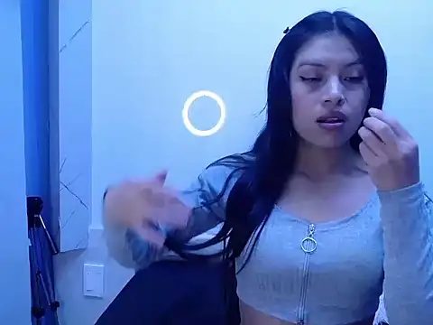 Snapshot of Chloe_Martini chatting on 11/02/25, 03:20 Chloe Martini online show from 11/02/25, 03:20