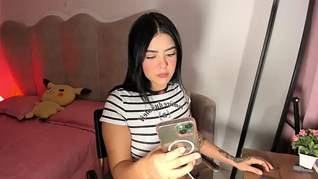 Snapshot of rachaeldeckard__ chatting on 01/11/25, 03:13 rachaeldeckard   online show from 01/11/25, 03:13
