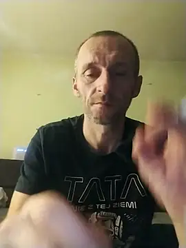 krecik1988 online show from 10/18/25, 07:25