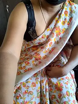 Snapshot of Tamil_roja69 chatting on 05/26/26, 05:36 Tamil roja69 online show from 05/26/26, 05:36