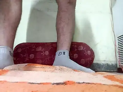 Snapshot of r379 chatting on 10/01/25, 07:53 r379 online show from 10/01/25, 07:53