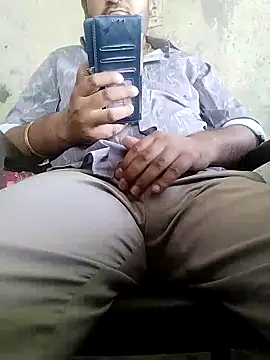 Snapshot of r379 chatting on 11/03/25, 06:14 r379 online show from 11/03/25, 06:14