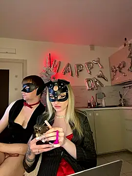 Snapshot of SOFYandMIKE chatting on 01/12/26, 08:25 SOFYandMIKE online show from 01/12/26, 08:25