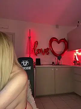 Snapshot of SOFYandMIKE chatting on 02/13/26, 08:49 SOFYandMIKE online show from 02/13/26, 08:49