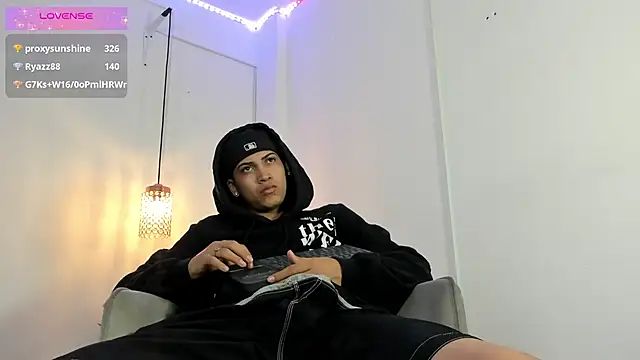 Snapshot of Br4ndxpimm chatting on 10/14/25, 03:35 Br4ndxpimm online show from 10/14/25, 03:35