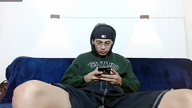Snapshot of Br4ndxpimm chatting on 10/24/25, 08:05 Br4ndxpimm online show from 10/24/25, 08:05