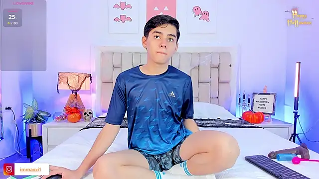 Maxi little online show from 10/15/25, 09:04