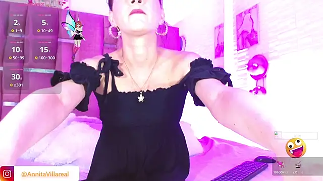 Snapshot of Annabelle-Villareal chatting on 09/15/25, 07:58 Annabelle-Villareal online show from 09/15/25, 07:58