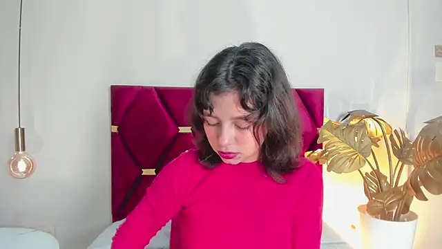 LuciaFerrero online show from 10/09/25, 12:41