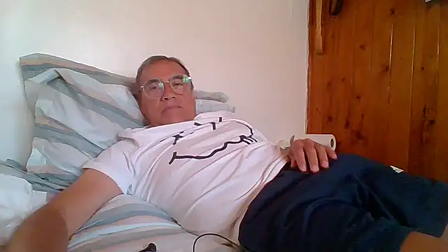 Snapshot of santiagon2015 chatting on 01/16/25, 05:55 santiagon2015 online show from 01/16/25, 05:55