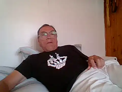 Snapshot of santiagon2015 chatting on 01/18/25, 06:53 santiagon2015 online show from 01/18/25, 06:53