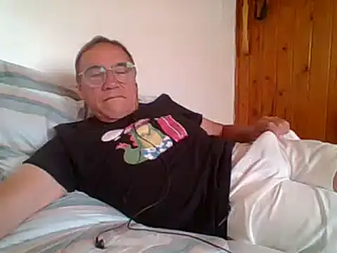 Snapshot of santiagon2015 chatting on 01/20/25, 06:10 santiagon2015 online show from 01/20/25, 06:10
