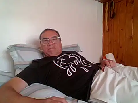 Snapshot of santiagon2015 chatting on 01/26/25, 06:37 santiagon2015 online show from 01/26/25, 06:37