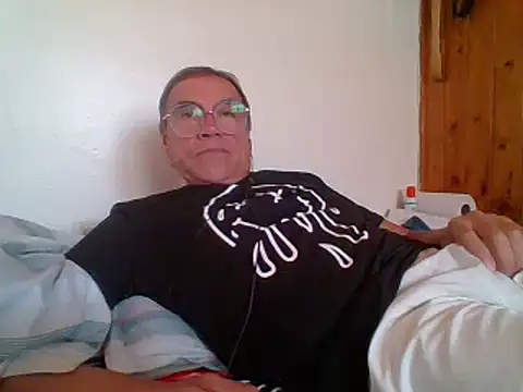 Snapshot of santiagon2015 chatting on 02/05/25, 05:42 santiagon2015 online show from 02/05/25, 05:42