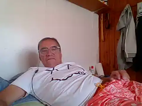 Snapshot of santiagon2015 chatting on 03/17/25, 06:53 santiagon2015 online show from 03/17/25, 06:53