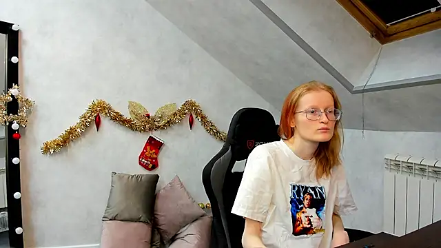 Snapshot of ElizabethHarpper chatting on 01/07/25, 01:38 ElizabethHarpper online show from 01/07/25, 01:38