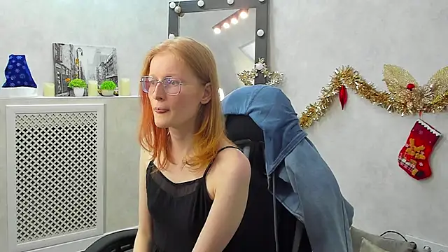 Snapshot of ElizabethHarpper chatting on 01/19/25, 07:04 ElizabethHarpper online show from 01/19/25, 07:04