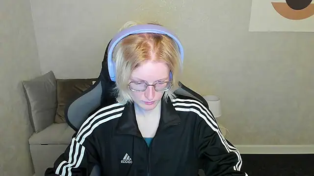 Snapshot of ElizabethHarpper chatting on 09/21/25, 01:07 ElizabethHarpper online show from 09/21/25, 01:07