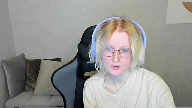 Snapshot of ElizabethHarpper chatting on 09/27/25, 01:21 ElizabethHarpper online show from 09/27/25, 01:21