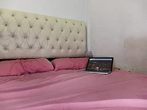 Rocket1978 online show from 11/01/25, 03:36