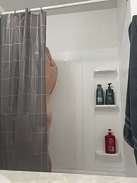 Snapshot of tcadle1824 chatting on 12/27/24, 04:32 tcadle1824 online show from 12/27/24, 04:32