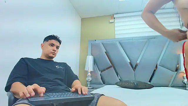 DAVID VICTORIAA online show from 04/24/26, 01:13