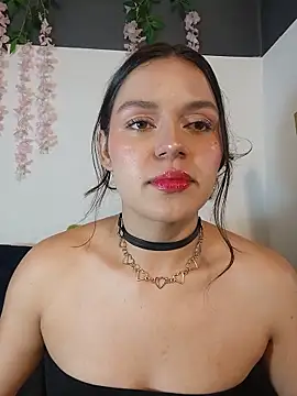 Snapshot of Danni_shy chatting on 05/19/26, 11:22 Danni shy online show from 05/19/26, 11:22