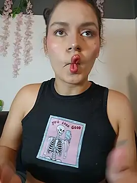 Snapshot of Danni_shy chatting on 05/20/26, 11:11 Danni shy online show from 05/20/26, 11:11