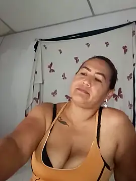 Snapshot of Abigail_BigTits chatting on 01/24/25, 03:32 Abigail BigTits online show from 01/24/25, 03:32