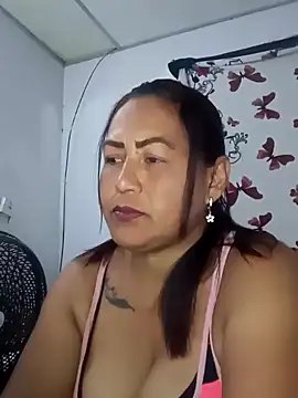 Snapshot of Abigail_BigTits chatting on 03/11/25, 03:05 Abigail BigTits online show from 03/11/25, 03:05