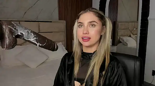 EmiilyHendriixx online show from 01/11/25, 05:10