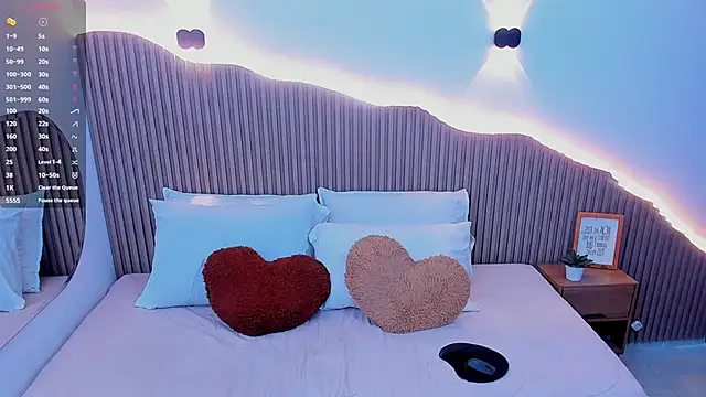 Annie kurt  online show from 03/06/25, 07:43