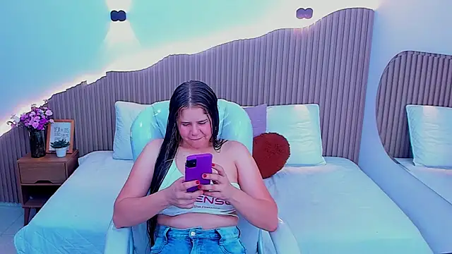 Annie kurt  online show from 10/02/25, 09:22