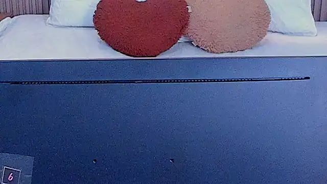 Annie kurt  online show from 10/07/25, 08:50