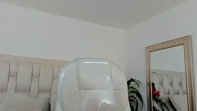 Annie kurt  online show from 10/11/25, 07:12