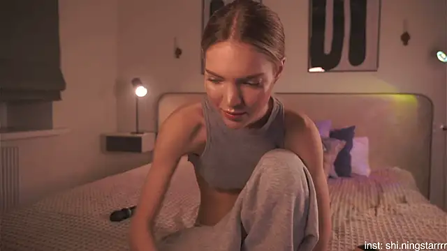 alittlestarrr online show from 02/22/25, 12:16