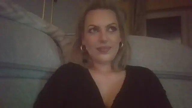 Snapshot of Gigi-Honey chatting on 10/11/25, 09:02 Gigi-Honey online show from 10/11/25, 09:02