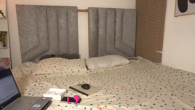 Snapshot of womantall99 chatting on 03/09/26, 12:09 womantall99 online show from 03/09/26, 12:09