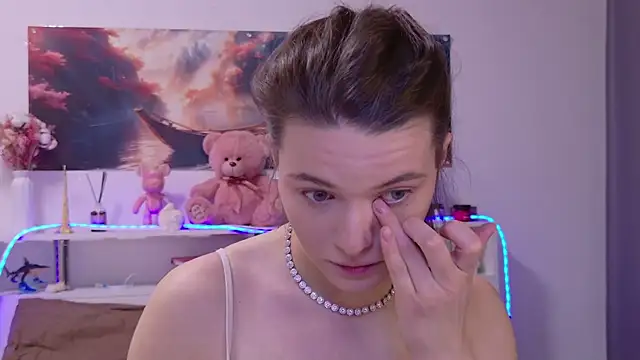 Nellie Medina online show from 02/13/26, 03:30