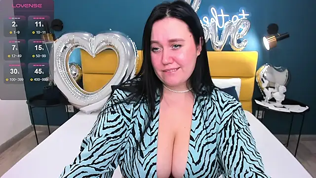 Snapshot of GloriaBates chatting on 02/16/25, 12:41 GloriaBates online show from 02/16/25, 12:41
