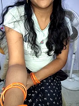 lovelygirl4567 online show from 11/10/25, 04:17