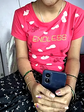 lovelygirl4567 online show from 02/01/26, 10:58