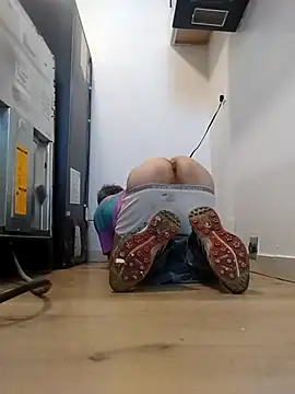 Snapshot of Cloudin_around chatting on 03/06/25, 06:16 Cloudin around online show from 03/06/25, 06:16