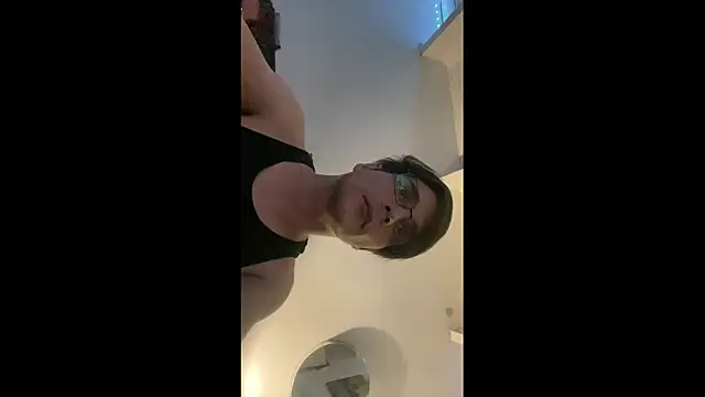 Snapshot of TylerXAnthony chatting on 10/30/25, 10:10 TylerXAnthony online show from 10/30/25, 10:10